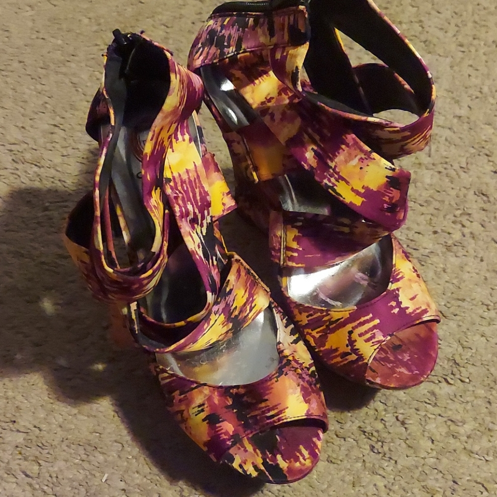 Red Circle wedge Heels
